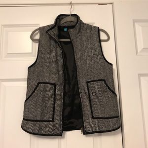 Black and white houndstooth vest!!